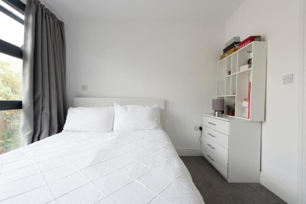 Appartamento Modern Large 2 Bed Near Station Londra